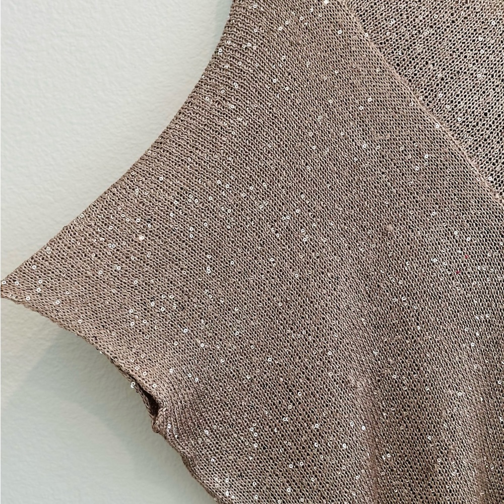 Beautiful dressy top perfect for the holidays!